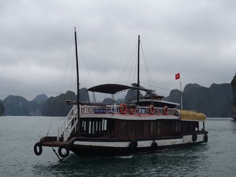 Baie d’Ha Long : terre (Ninh Binh) et mer (Cat Ba), Vietnam